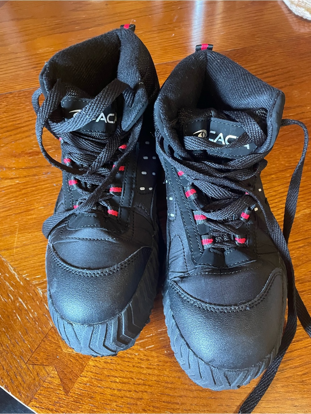 Broomball shoes